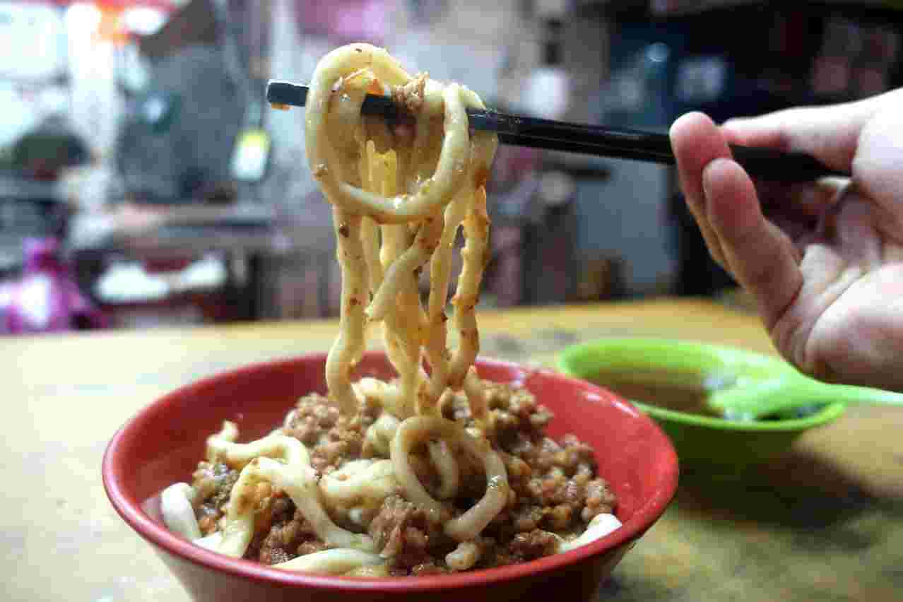 台湾グルメの炸醤麺