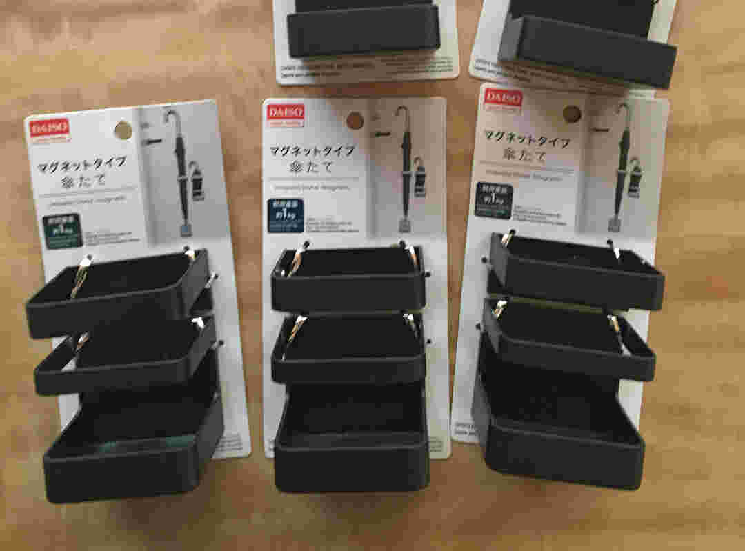 ダイソーのマグネットタイプ傘立てブラック