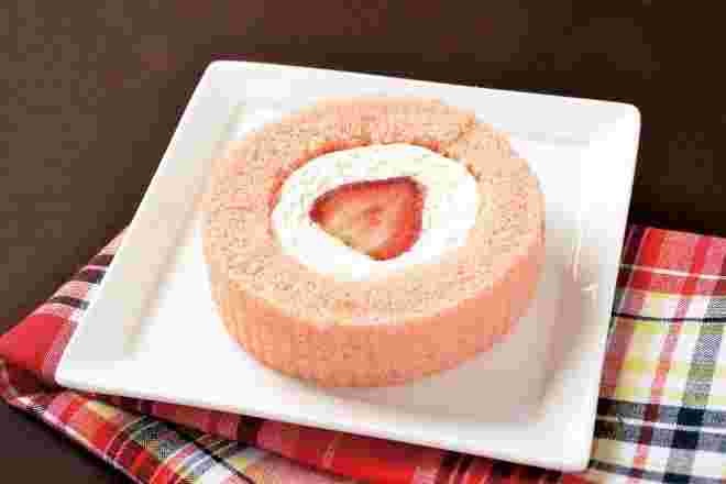プレミアムあまおう苺のロールケーキ