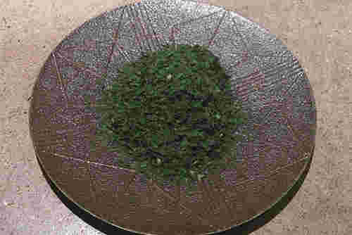 茎や葉脈を取り除いたてん茶