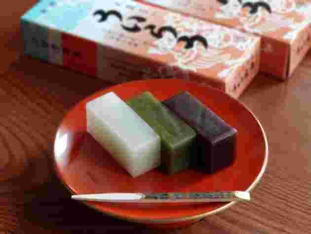 三食のういろうが載った皿
