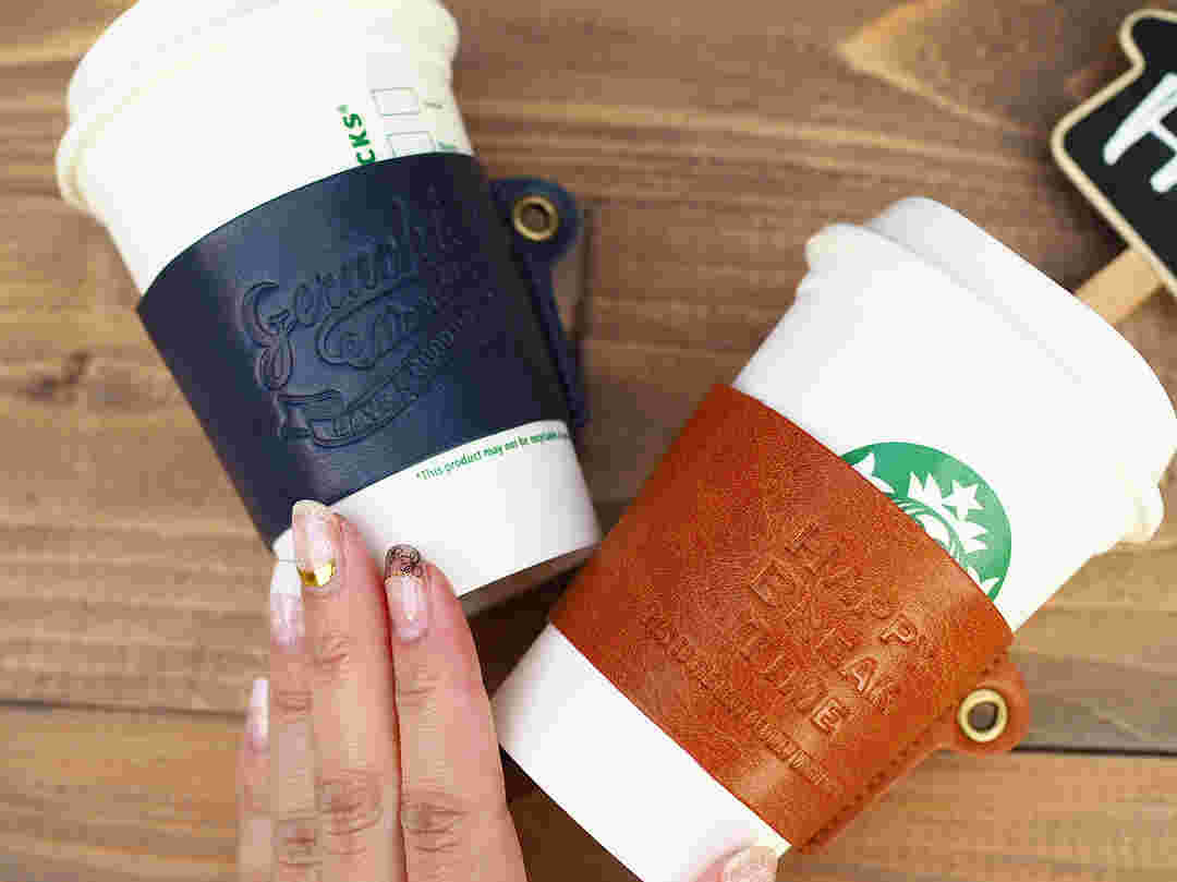 スタバのコップにダイソーの紙コップスリーブ