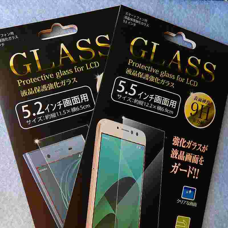 セリアの強化ガラス液晶画面フィルムを並べて紹介