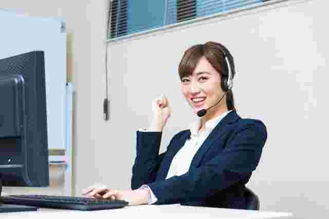 オフィスで働く女性