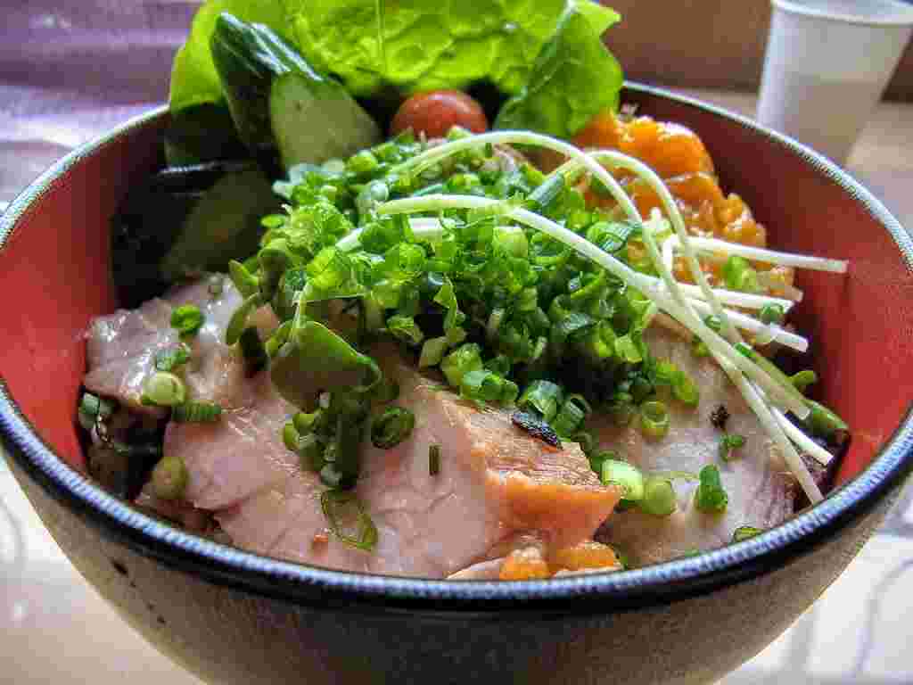 ヤマサン醤油麹部屋のひしお丼（チャーシュー）