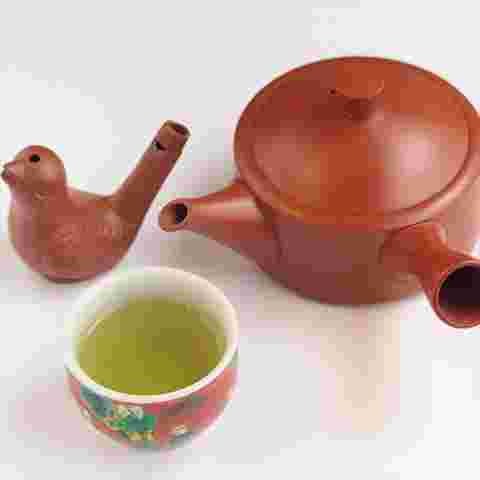 かぶせ茶を急須から注ぐ際には最後の一滴まで注ぐ