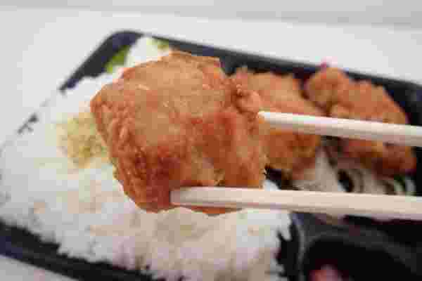 ポプラのお弁当のから揚げアップ