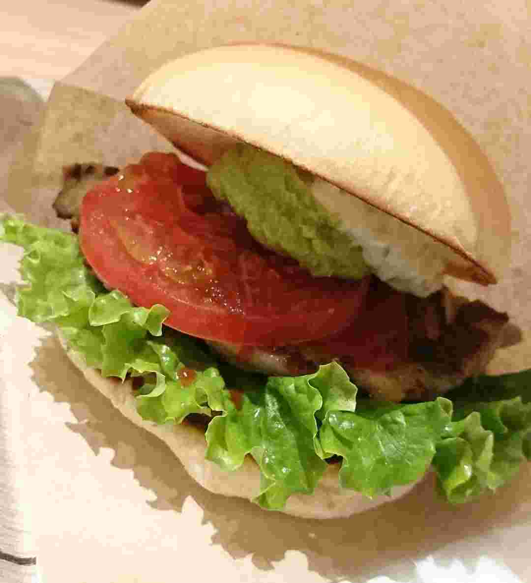 アボカドテリヤキチキンバーガー
