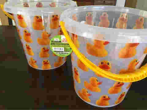 アヒル柄のプラスチックデザインバケツ