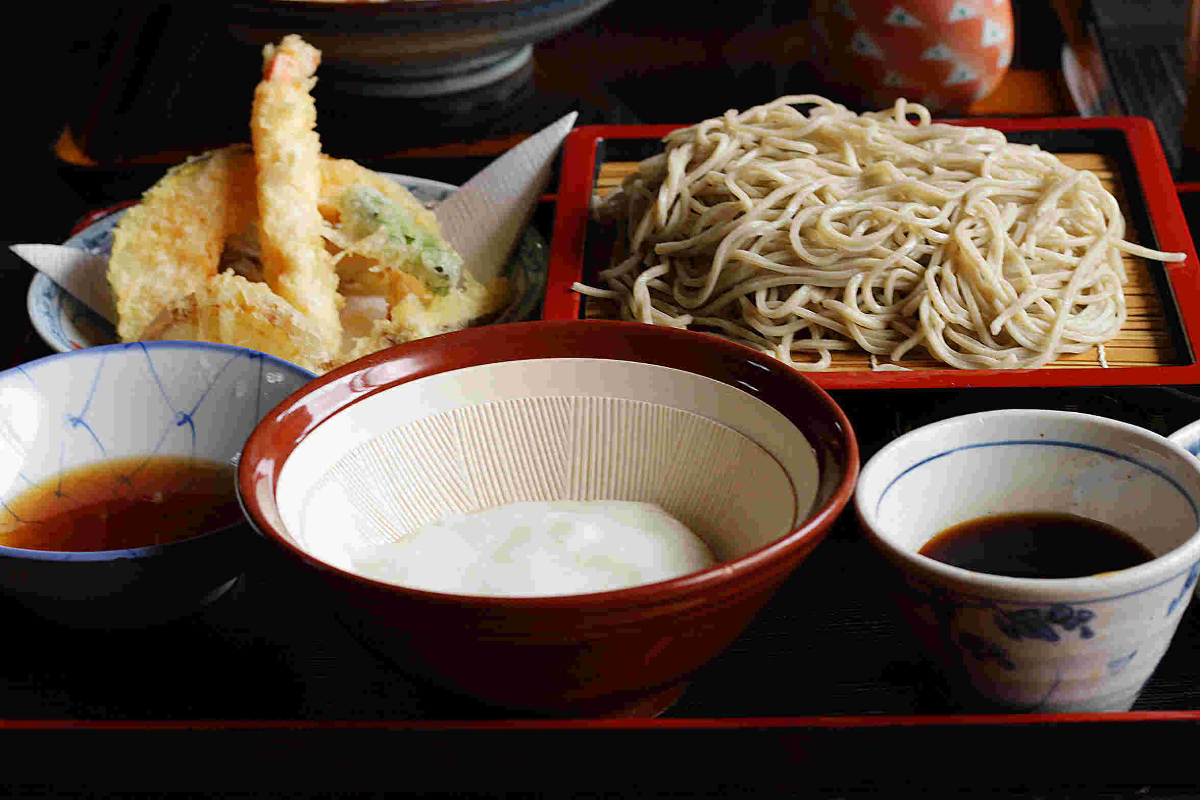 おいしそうなトロロ天ぷら蕎麦
