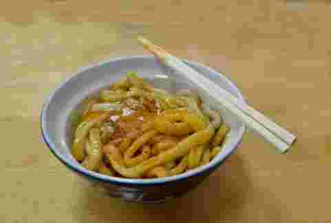 器に盛られたカレーうどん