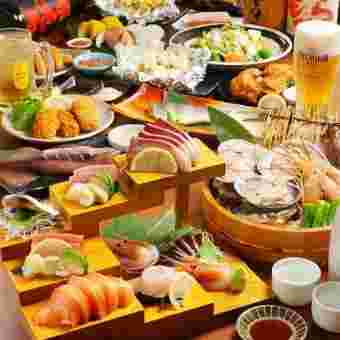 刺身や揚げ物などの居酒屋メニュー