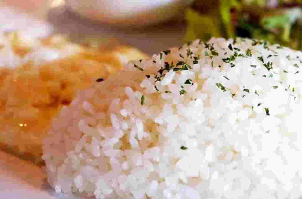カレーとお米の画像