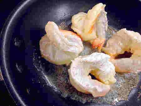 エビの揚げ焼き