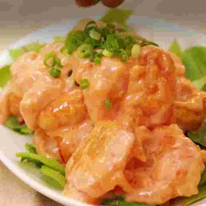 盛り付けたエビマヨ