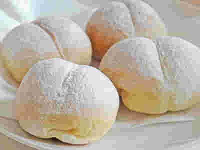 白パンが4つ並んだ画像