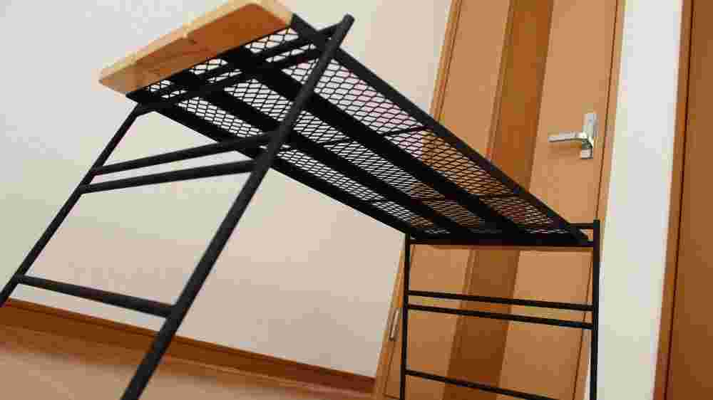 部屋に置かれたテキーラテーブル