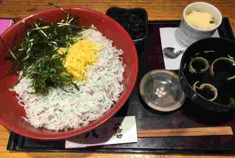 八倉のしらす丼