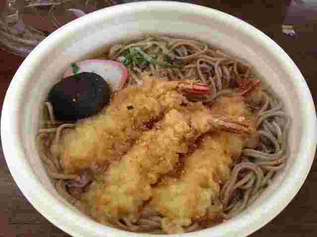 だしがきいた！海老天蕎麦