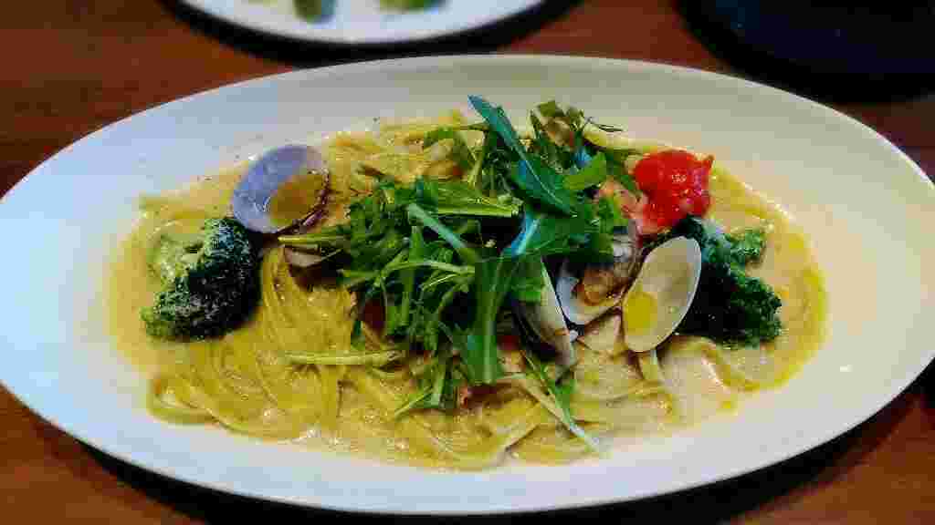 緑果オリーブオイルと魚介の豆乳スープパスタ