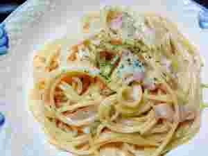 ベーコンのクリームパスタ