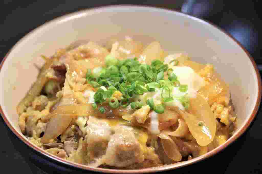 豚肉の卵とじ丼