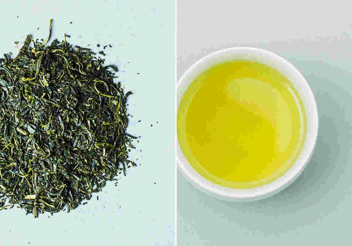 玉緑茶の茶葉と入れたお茶