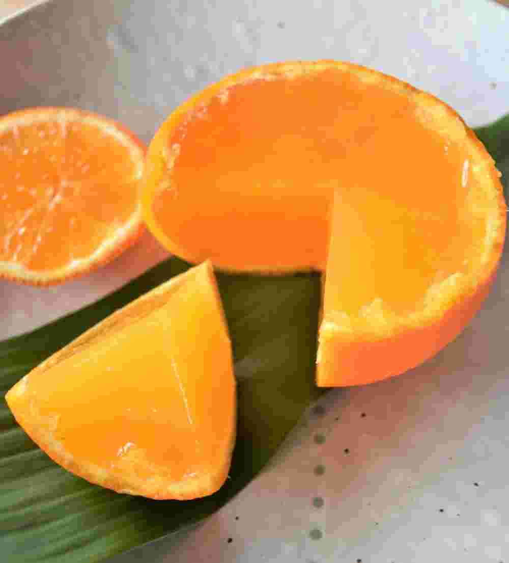 オレンジ寒天をカットしたところ