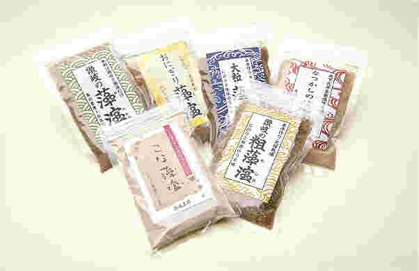 色が微妙に異なる藻塩