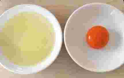生卵の白身と黄身