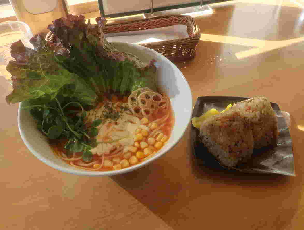 オリーブラーメントマトとかきまぜご飯