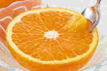 スプーンで食べる清見オレンジ