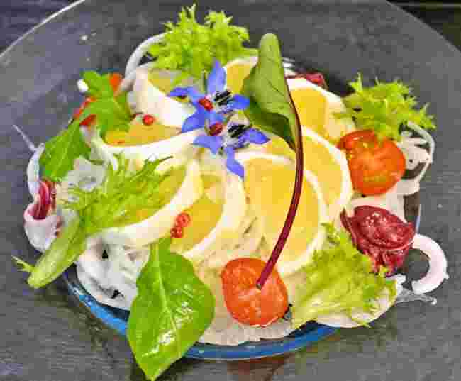 ニューサマーオレンジと新鮮野菜サラダ