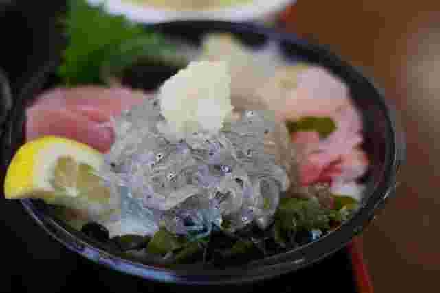 生しらす丼