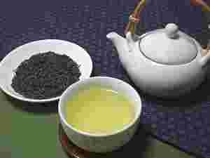 釜炒り茶の茶葉と入れたお茶