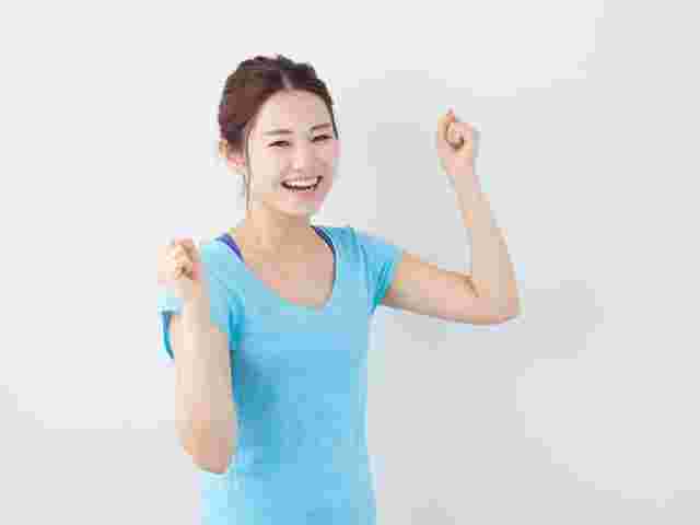 喜ぶ女性