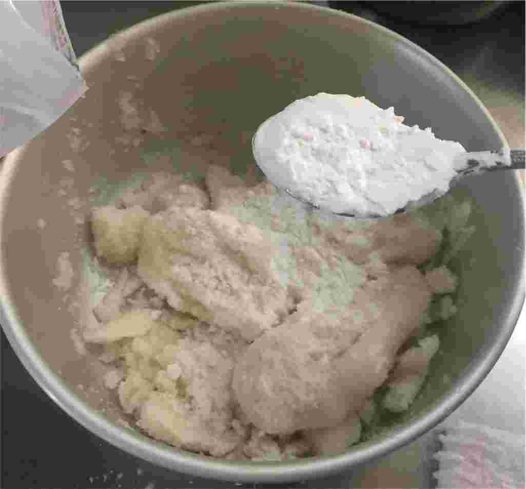 大根おろしに片栗粉を混ぜている画像