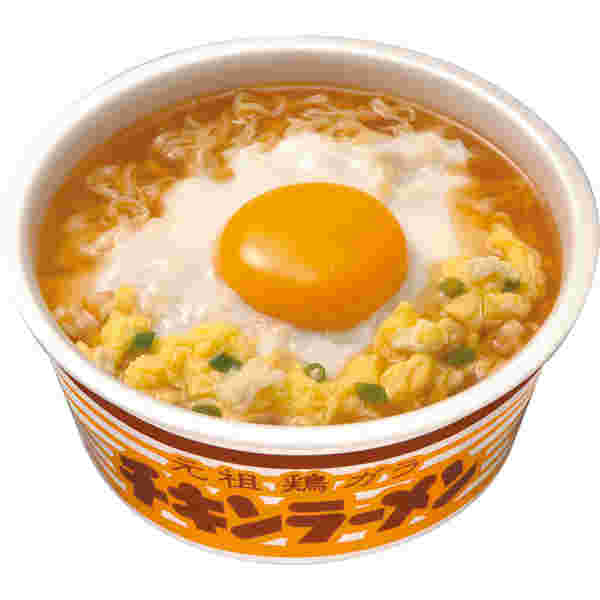チキンラーメンに卵を入れた画像
