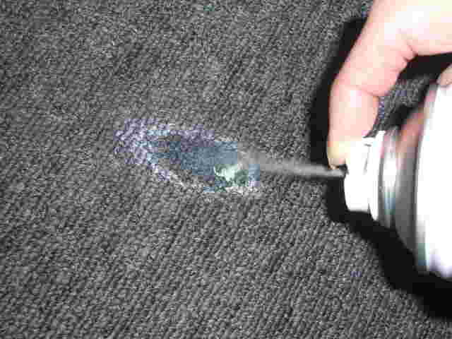 ガムリムーバーを使っている様子