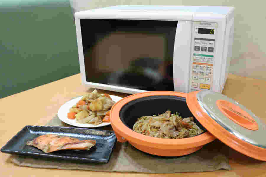 電子レンジを使った料理のイメージ