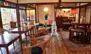 カフェ坂の下の店内