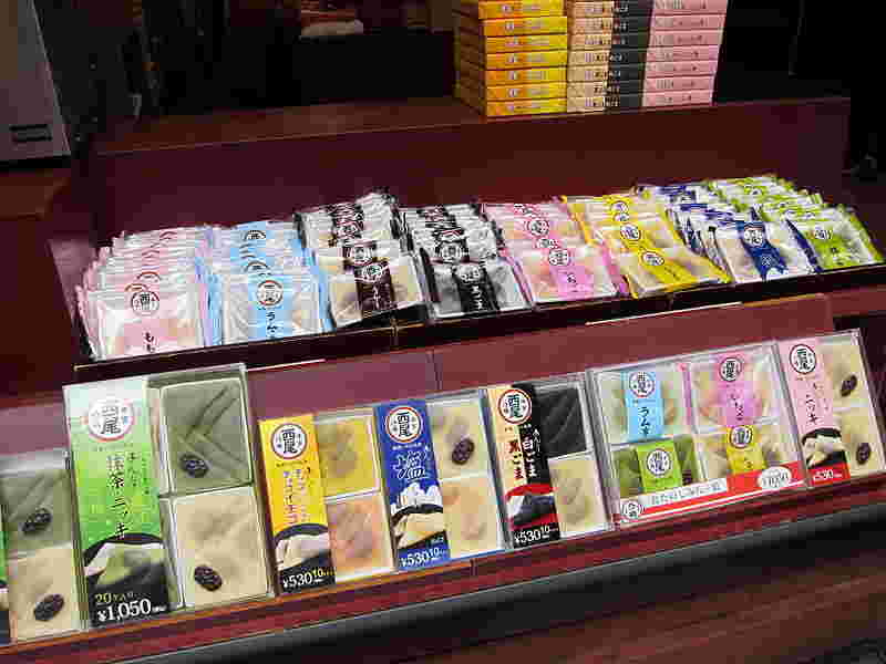 本家西尾八ッ橋の店内画像