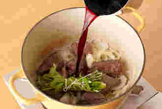 牛肉の赤ワイン煮込み