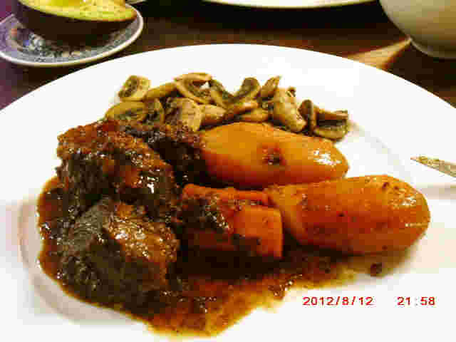 牛肉の赤ワイン煮