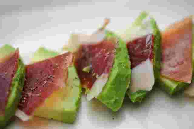 おいしそうな生ハムアボカド