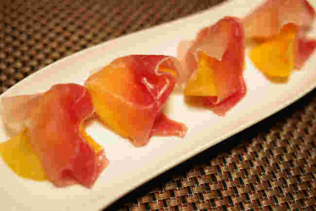 美味しそうな生ハム柿巻