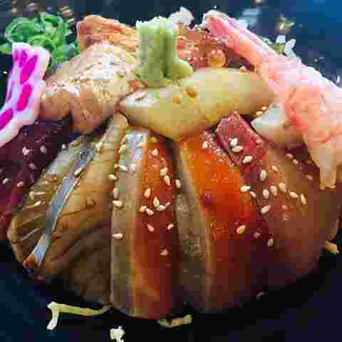 淡路ごちそう館御食国の特性漬けタレ海鮮丼