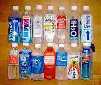 スポーツドリンクが並べられているところ