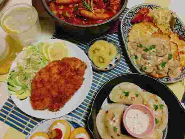 ポーランド料理が食卓に並んでいる