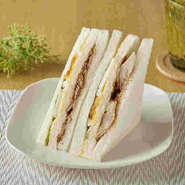 ファミマサンドイッチテリヤキチキンとたまごサンド商品画像